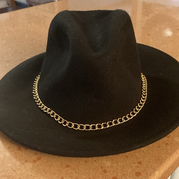 Fedora-Gelso Bianca pinched black Fedora 100% wool with gold chain.  Classic - Picture 2 of 15